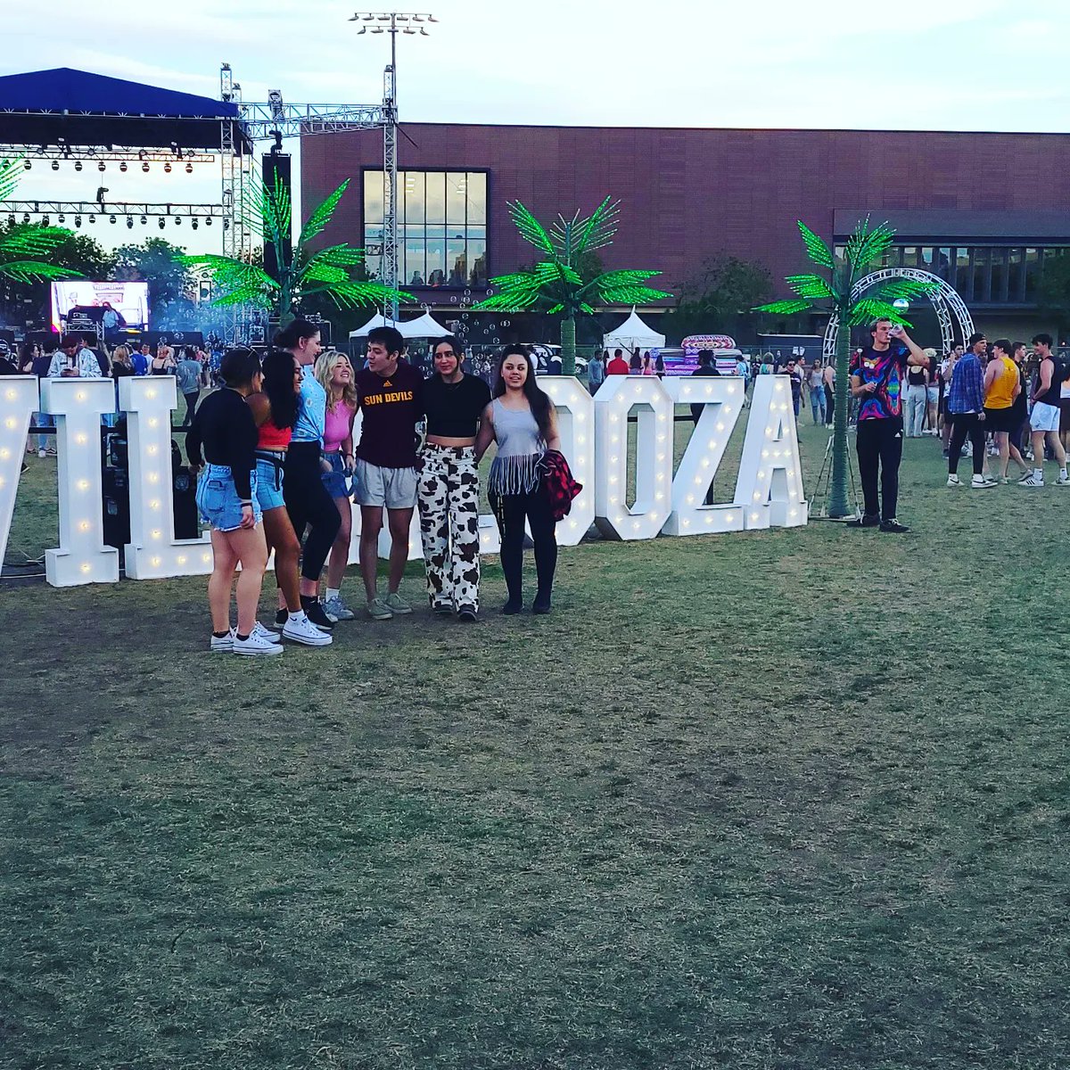Christi58966336's tweet photo. #Devilpalooza time at #ASU @ASUPAB https://t.co/7rZu7d60i1