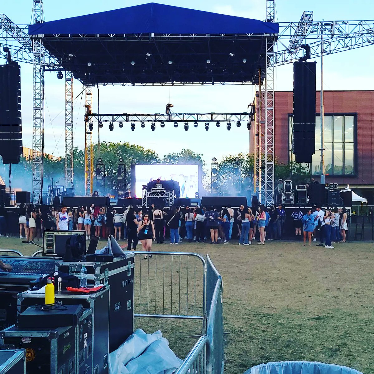 Christi58966336's tweet photo. #Devilpalooza time at #ASU @ASUPAB https://t.co/7rZu7d60i1