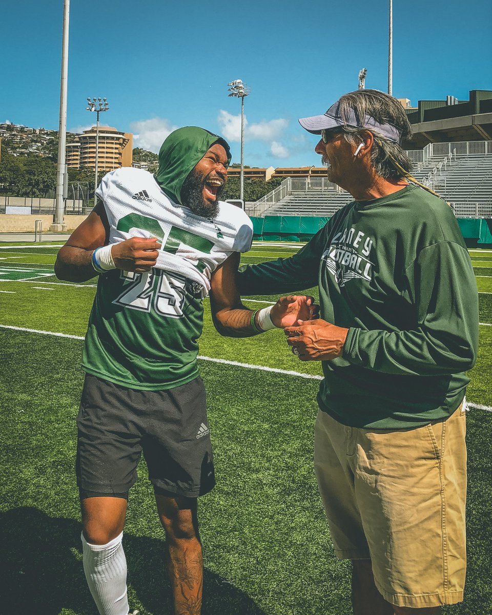 HawaiiFootball's tweet photo. An unbreakable bond between @DiGiornio_4Chz and @beam_coach. @LastChanceUAlum 

#BRADDAHHOOD https://t.co/LuIbAcnQu0