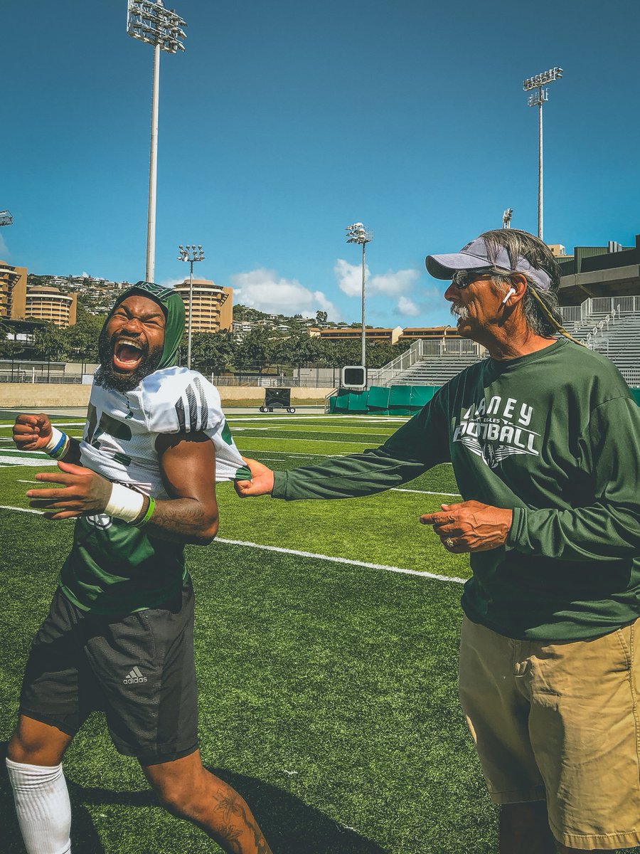 HawaiiFootball's tweet photo. An unbreakable bond between @DiGiornio_4Chz and @beam_coach. @LastChanceUAlum 

#BRADDAHHOOD https://t.co/LuIbAcnQu0