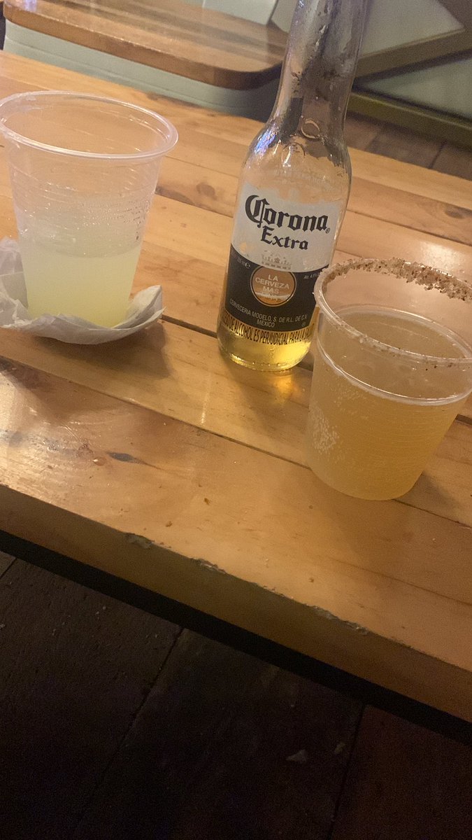 juankagutierrez's tweet photo. Corona and not virus. https://t.co/2V8FyFHasj