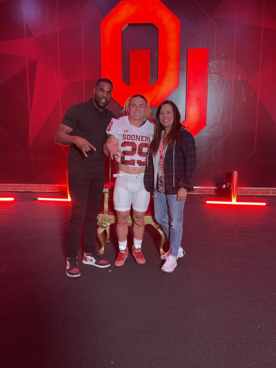 #SOONERNATION is different! Appreciate <a href="/DeMarcoMurray/">DeMarco Murray</a> <a href="/CoachVenables/">Brent Venables</a> for having me out! 
<a href="/OU_Football/">Oklahoma Football</a>