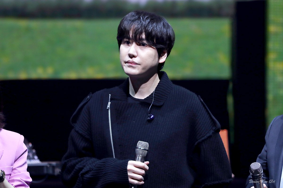 qmffnek0's tweet photo. 20220325 김문정 콘서트 [ONLY] 'Bon Voyage to the Moon'

규현 https://t.co/E1aSSmaF90
