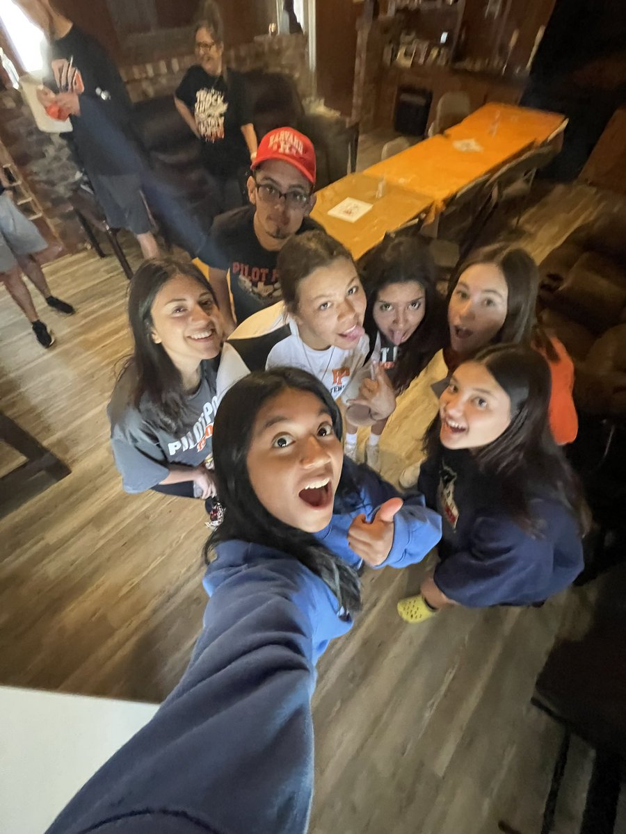 sydney_acevedo_'s tweet photo. that team breakfast got us ready for district #SLOWGRIND https://t.co/UTqqz5BUwI