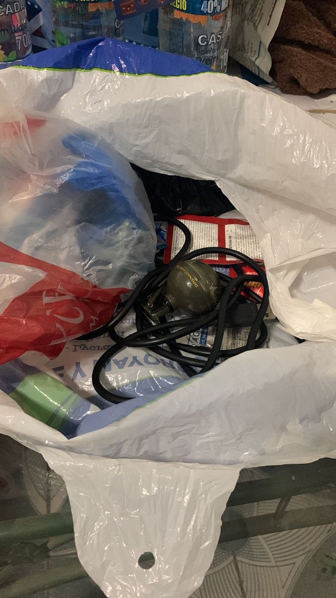 _ComandoJaguar's tweet photo. Armamento encontrado en una vivienda del Distrito italia, en tonacatepeque. Ya están saliendo las novedades. https://t.co/ctKXxIFikL
