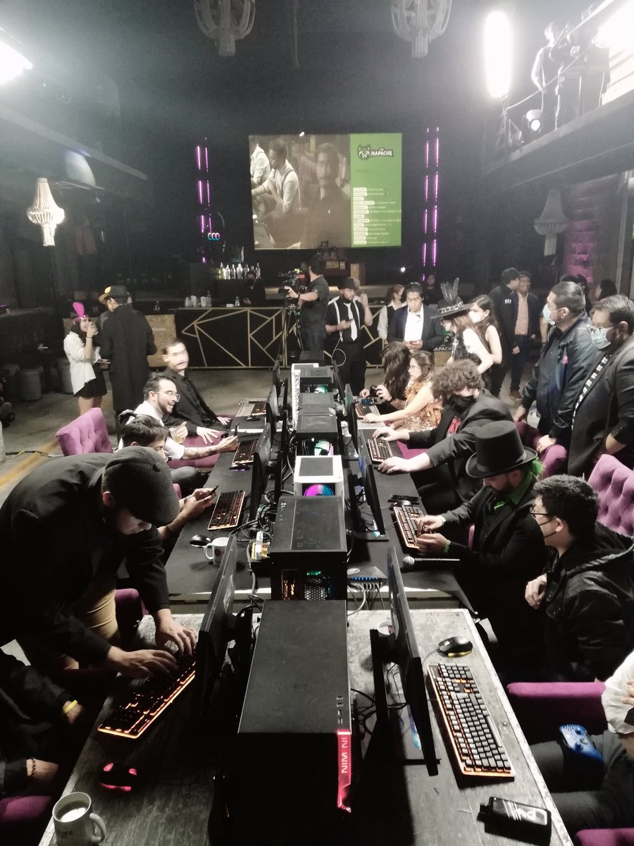 ArturBloodshot's tweet photo. Así se vivió la #CopaMapache: una tremenda noche de tragos, baile, #Halo y mucho desmadre.

Gracias y muchas felicidades mi buen @RocketRamy por tremendo evento ¡Sacando la casa por la ventana! 🤘🏼 https://t.co/kCJu0UOUnI