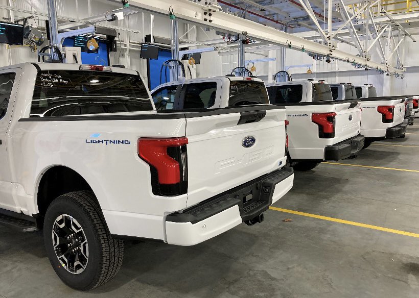 ebergg's tweet photo. It’s a #f150lightning #Pro kinda night shift at #REVC [credit:Megan Gegesky, program management supervisor] #ontrack https://t.co/8iv2ECgwlF