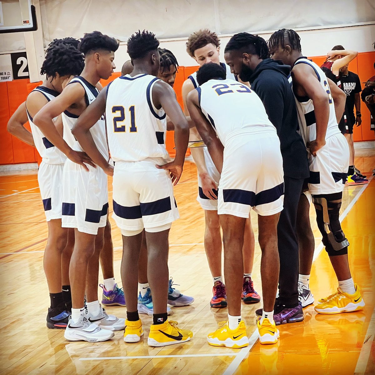 msexpressbball's tweet photo. Day 1 of the 2022 Spring and Summer season is in the books. Long way to go but we’re off to a good start. It’s a marathon, not a sprint! Let’s gooo! #BattleoftheSouth #meboeverywhere 〽️🏀 https://t.co/RGCtoqqKQs