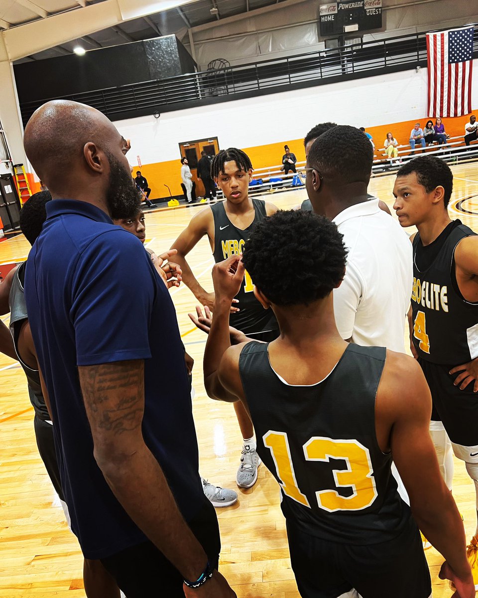 msexpressbball's tweet photo. Day 1 of the 2022 Spring and Summer season is in the books. Long way to go but we’re off to a good start. It’s a marathon, not a sprint! Let’s gooo! #BattleoftheSouth #meboeverywhere 〽️🏀 https://t.co/RGCtoqqKQs