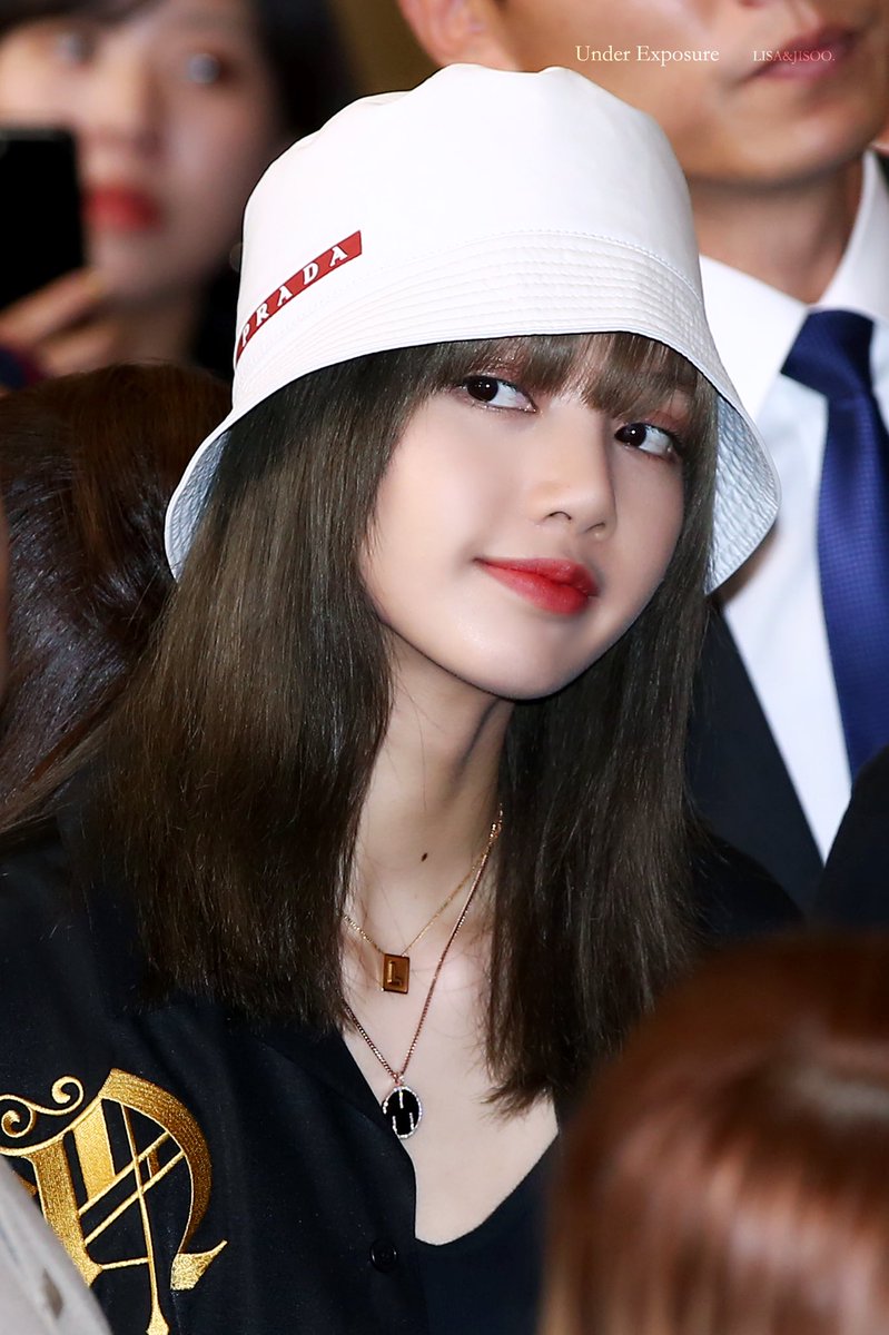 lalaluvlalisa's tweet photo. Meeting you was like listening to a song for the first time and knowing it would be my favorite. You're it, you're my favorite person 🤍

#LovingLisaDay
#SuperstarLalisaDay
#오늘쁘생일인데어쩔릴리
HBD LALISA MANOBAL https://t.co/bwPoowAGjp