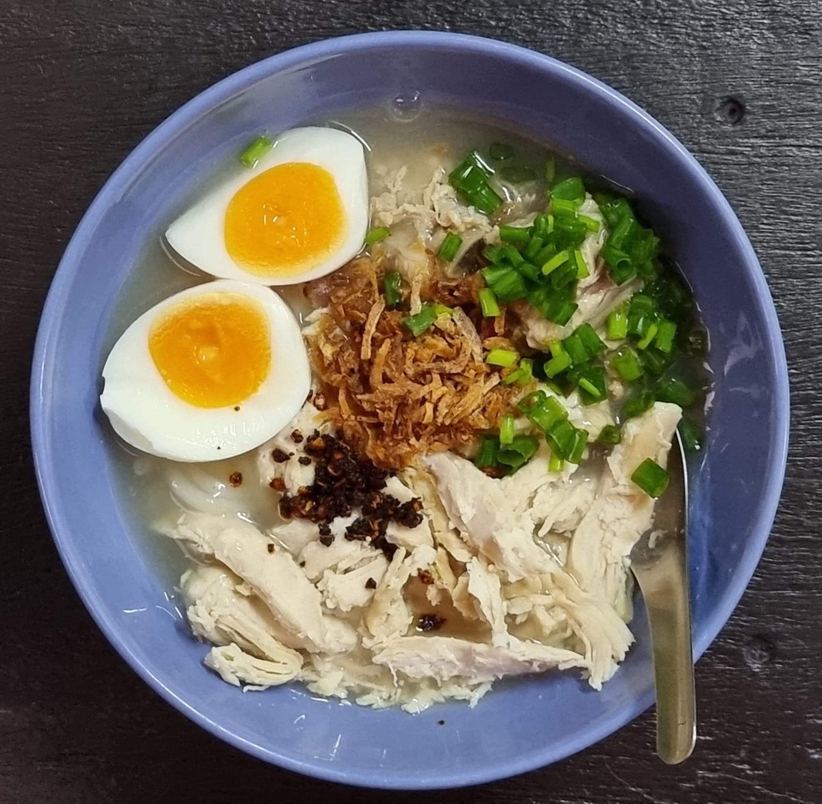 big_kiattichai's tweet image. ขออนุญาตรบกวนทุกคนช่วยรีทวีตหน่อยนะครับ 🙏🏻
ผมเป็นนักศึกษาที่โดนคดี #มาตรา112 3 ใบ จากการเสนอให้แก้ไขรัฐธรรมนูญหมวดสถาบันกษัตริย์

ช่วยอุดหนุนข้าวเปียก (ก๋วยจั๊บญวน) ให้ผมหน่อยนะครับ 
ซองละ 40 บาท ค่าส่งเริ่มต้น 50 บาทครับ 
เพื่อสนับสนุนค่าเดินทางในการทำกิจกรรม และการสู้คดีต่าง ๆ