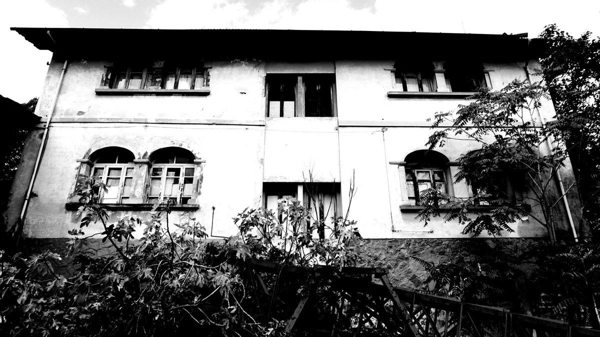 ghostmonsterkid's tweet photo. “Forgotten”, a horror flash piece I wrote that fleshes out (if you pardon the pun, hehehe) 2 of my poems about ghosts trapped in limbo. Accompanying, a photo I took from when I was in Italy. #horrorflash #flashfiction #horror #horrorstory #ghoststory #horrorwriter #scarystories https://t.co/hnnVxX0ehB