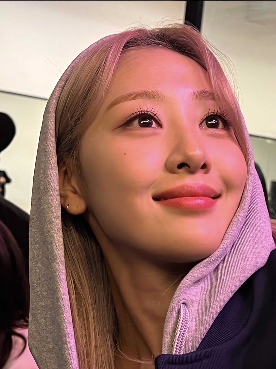 LOONATHEHQ's tweet photo. #이달의소녀  #LOONA 
long upscaled thread https://t.co/7J3Aqbj2BA