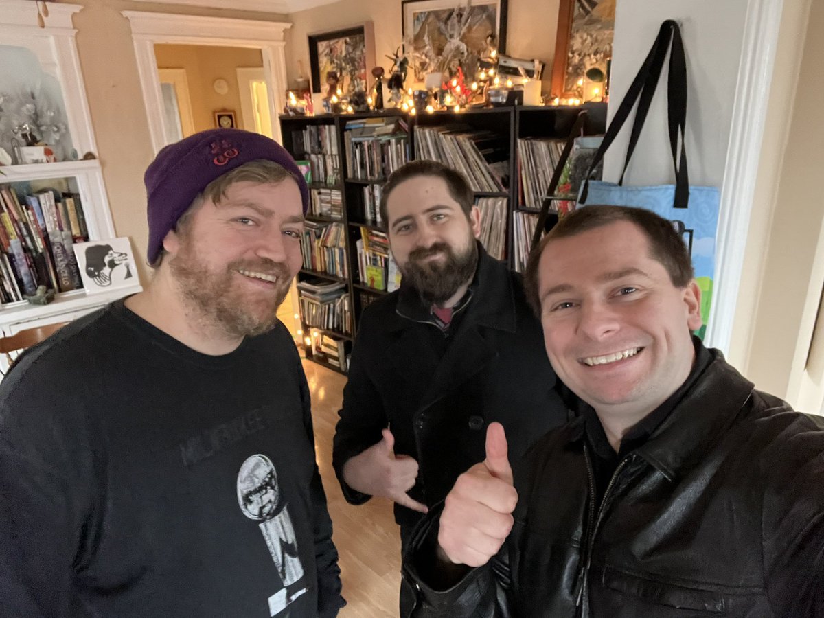 COSFilmsINC's tweet photo. That’s a wrap on filming our latest episode of “The Next Frame” with @wes_tank 🎥
Such a pleasure being able to present his amazing story and advice to aspiring creatives!
Coming soon 🎞
#chaironstairfilms #TheNextFrame #WesTank #filmmaking #videoproduction #Milwaukee https://t.co/QgyPEOXKOx