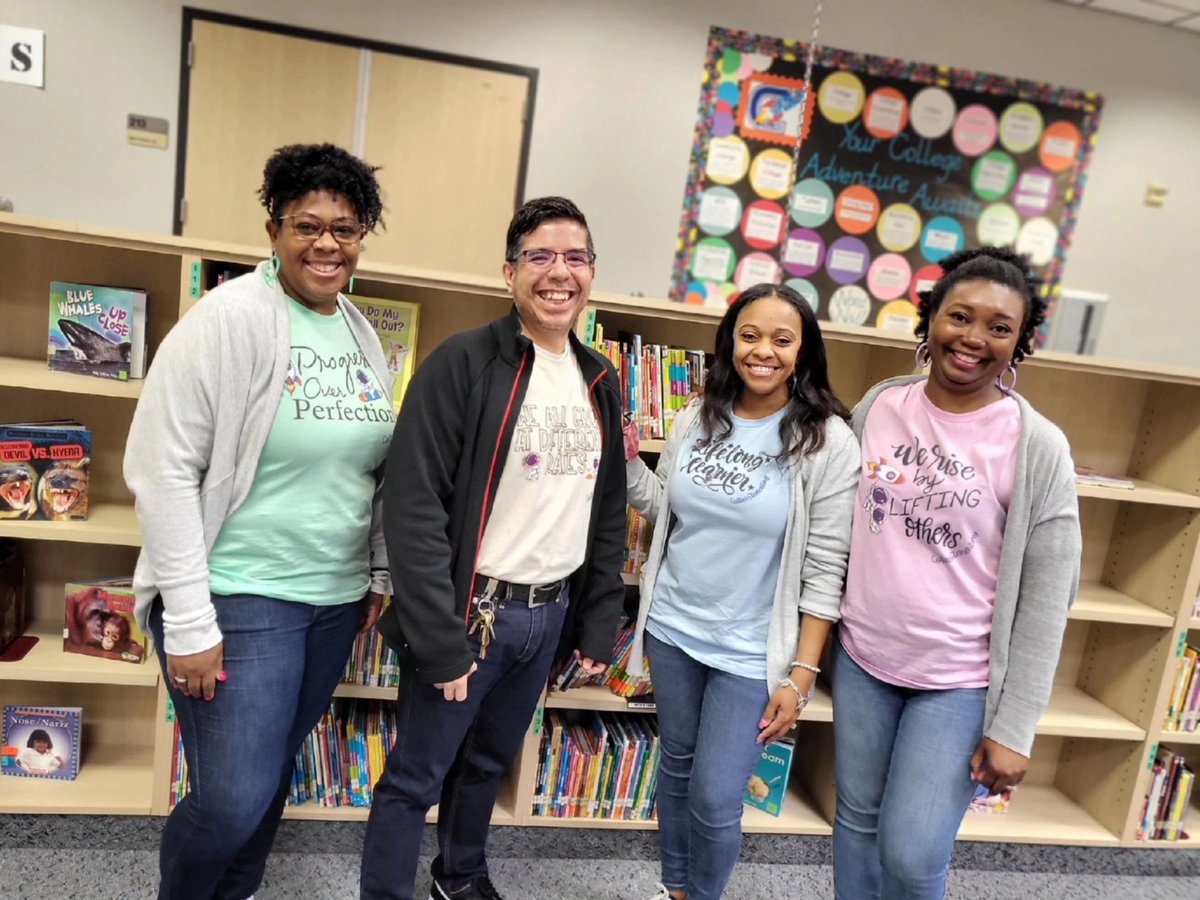 _bosslady99's tweet photo. Thank you @AlvaradoTweets for our individualized shirts! We ❤️ them!! 100% accurate! #mixnthings #RiseUp @ExplorersCol https://t.co/u0MPo2T2Tb