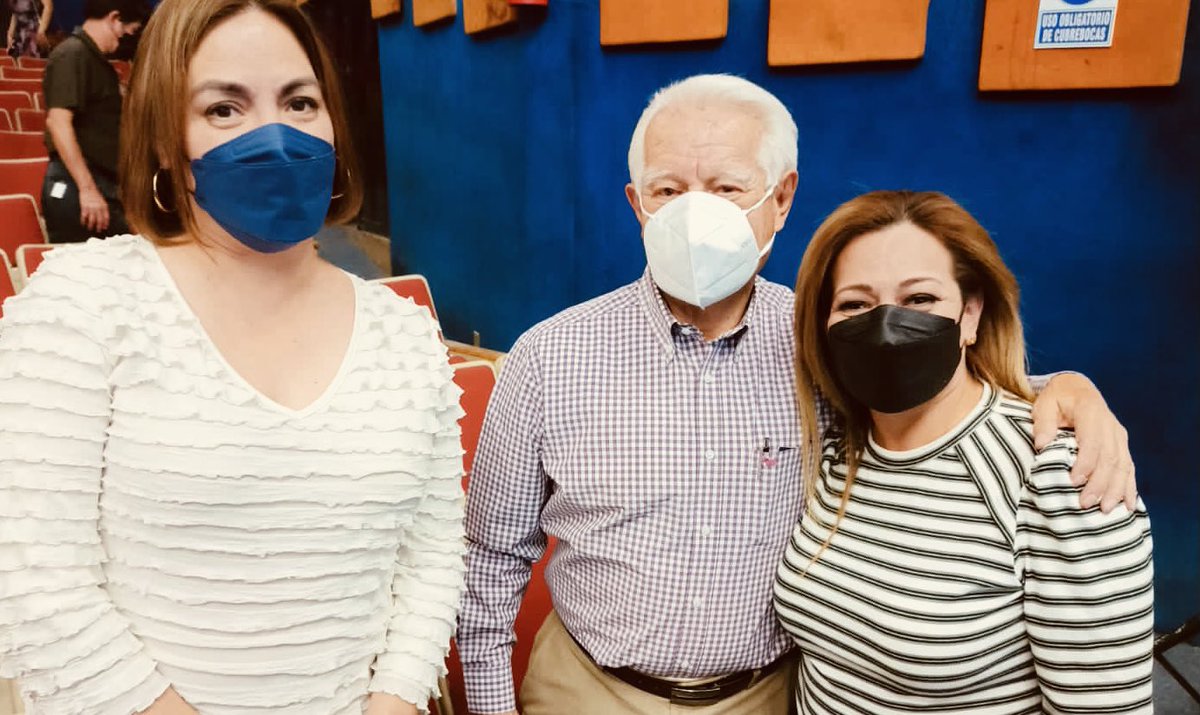 Hoy por la tarde el @imac_durango coordinó una Tarde de Serenata con el Concierto del Cuarteto Minueto en la Sala Dolores del Río , un gusto ver a maestros jubilados de la Sección 12 disfrutar éste momento y yo asistí con la mejor compañía ! Un éxito ! Felicidades !