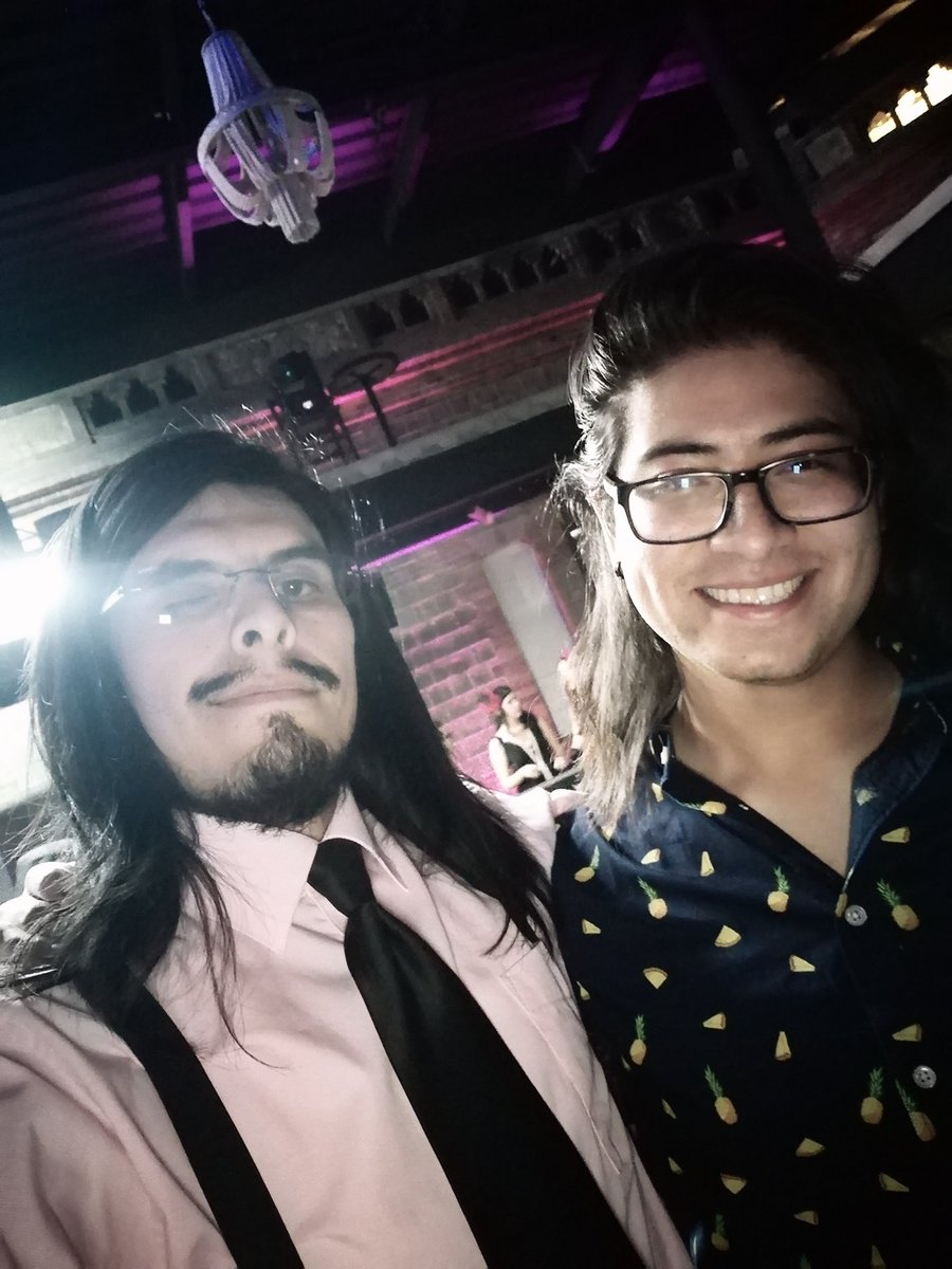 ArturBloodshot's tweet photo. Un gustazo ver a la guapa @Chrisfected y al buen @heymatavi_ en la #CopaMapache. Fue divertido el compartir mesa con geniales personas. 🙌🏼 https://t.co/iHt7nPX7X8