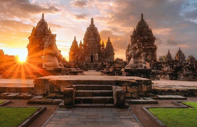 TanteListy's tweet photo. Candi Sewu https://t.co/QFL0BGzqxr
