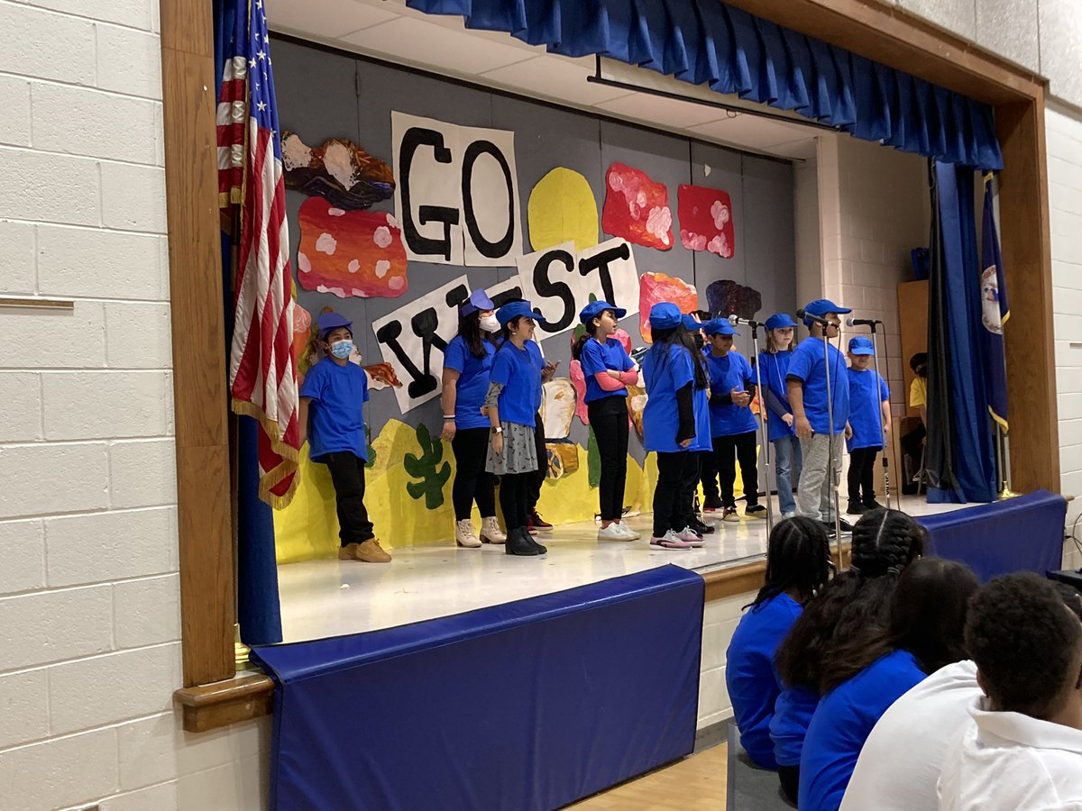 randolph4th's tweet photo. These @RandolphStars put on such an amazing performance. Great job being risk takers! Amazing job by @APSMusicSmith1 @randolphvocal as well! https://t.co/PaFxlKbXLT