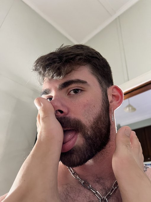 Oop 👀 https://t.co/Ho8VEmN1sD