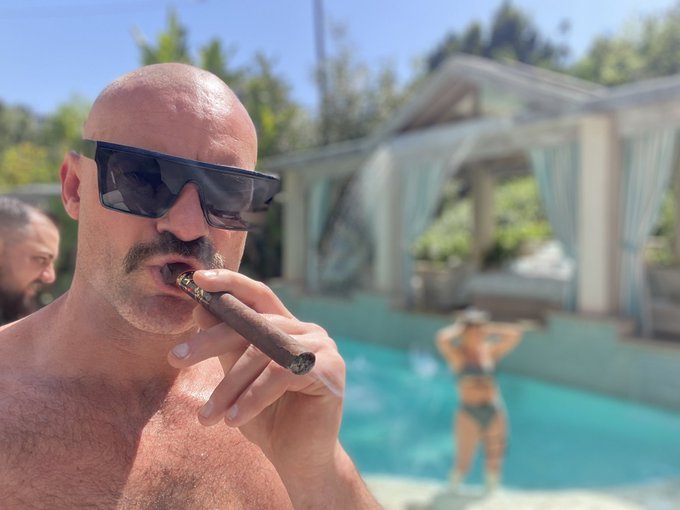 Looking for females for content trade. HMU https://t.co/STkCA4sZOD<a href="/tag/studshit"class="tags"><span>#studshit</span></a>