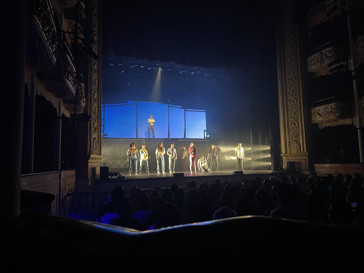 ⁦<a href="/SLEBmusical/">Solo Las Estrellas Bastarán</a>⁩ aplausos de pie. ⁦<a href="/deobaldia/">Diego De Obaldía 🇵🇦</a>⁩ excelente