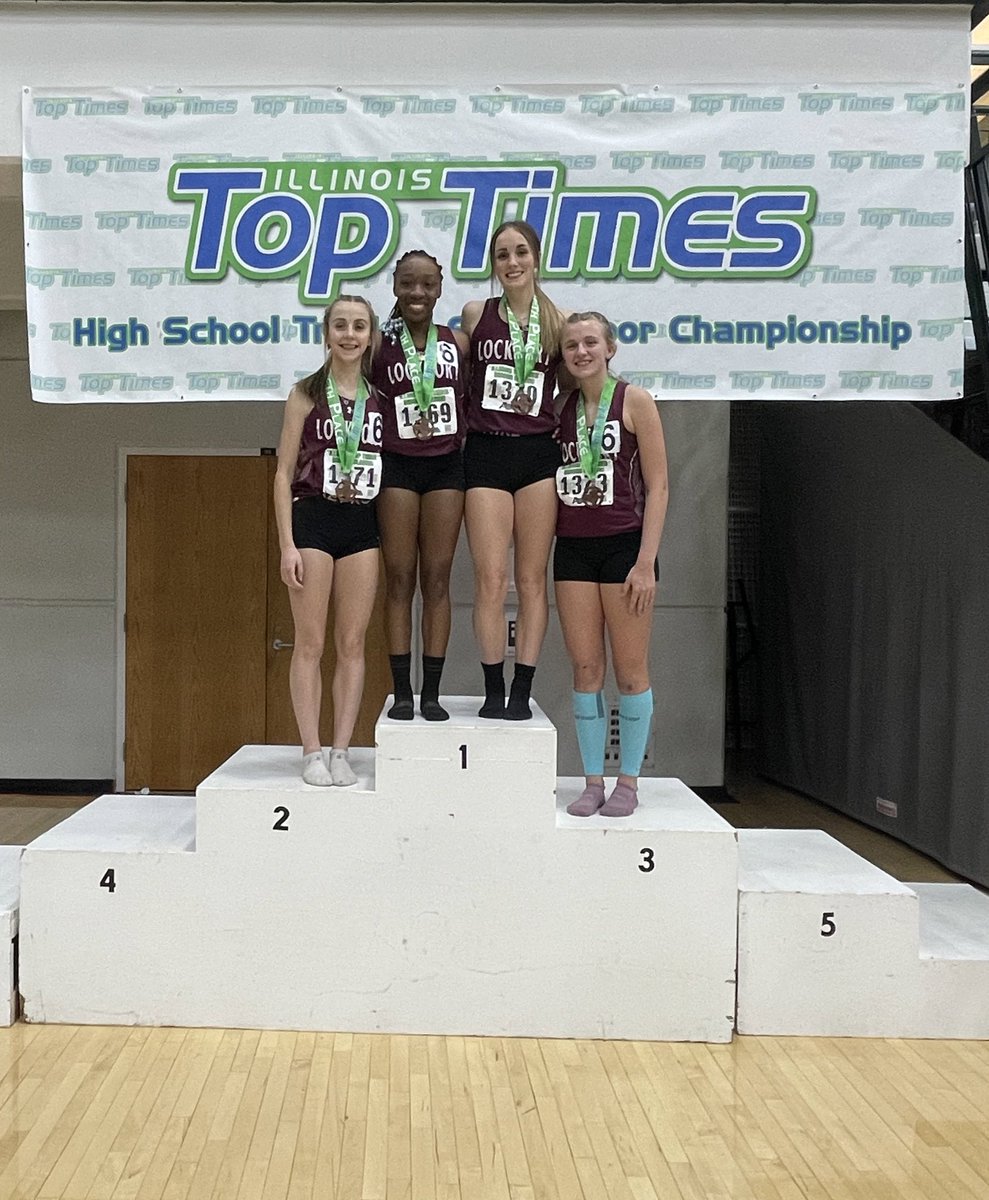 CoachSchultzy's tweet photo. So proud of these ladies for taking 5th in the 4x4 at the Illinois Indoor Championship! #PorterPride #ProudCoach @lthsathletics https://t.co/x6BTbjD7UJ