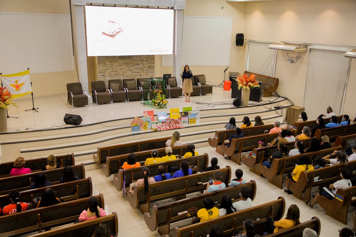 amazonasroraima's tweet photo. Líderes de recepção são impactados no Treinamento do Ministério de Recepção em Manaus, Am. Todos aprenderam o quão importante é receptividade das igrejas ao receber pessoas para ganhar almas para Cristo.
 #umaigrejaacolhedora #AAmaR #UNoB #ame https://t.co/zz1npn6qIS