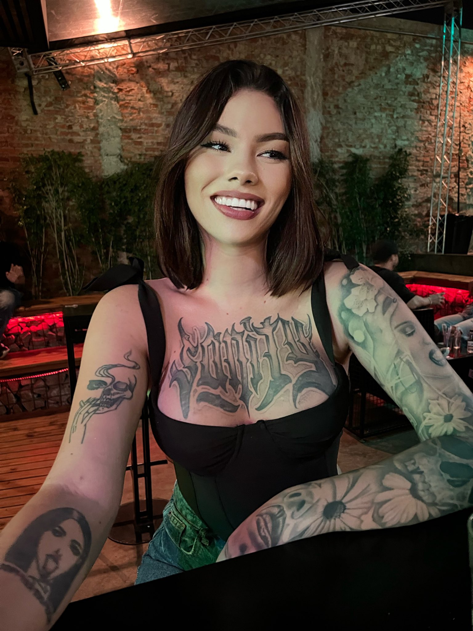 Bruna Tivo🏳️‍⚧️ on X: 🙃 t.coCxJCTE4cr8  X