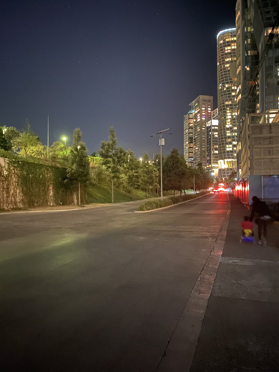 Todas las luminarias sobre avenida arquitectos , desde el City market ((19.3579121, -99.2715313) hasta el #558 (19.3558893, -99.2747810) están descompuestas, ¿podrían repararlas @AlcCuajimalpa , <a href="/AdrianRubalcava/">Adrián Rubalcava</a> ?
