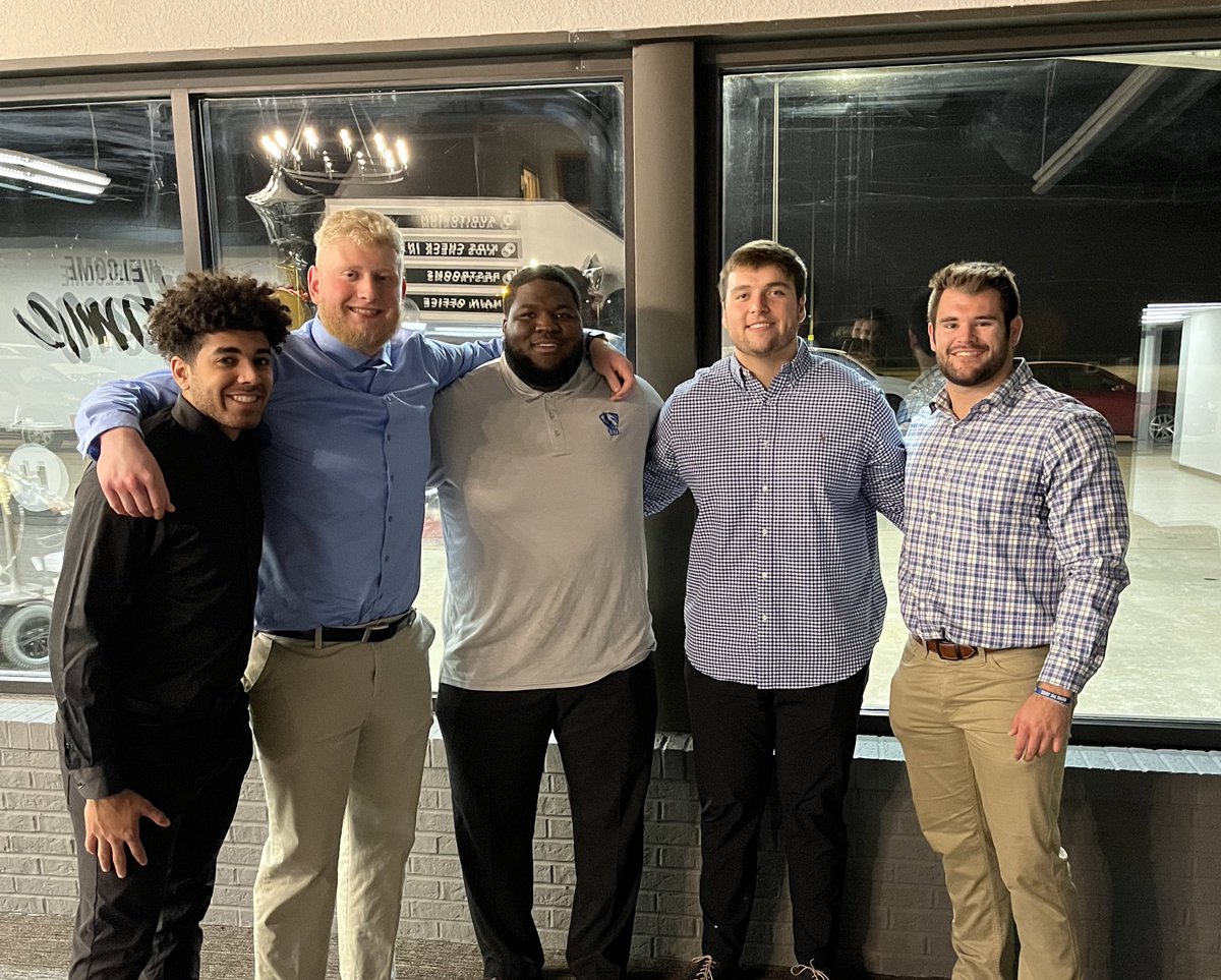 _CoachHoov's tweet photo. Proud of our guys going out of their way to serve our community at the “Unforgettable Night”, a prom for some truly unforgettable friends here in Charleston! 
Great to see @EIUPANTHERSMFB back in the community! 🔵⚪️🔵😢 https://t.co/UDq2DEuadD