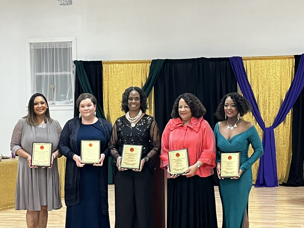 H.M. Lewis tweet media