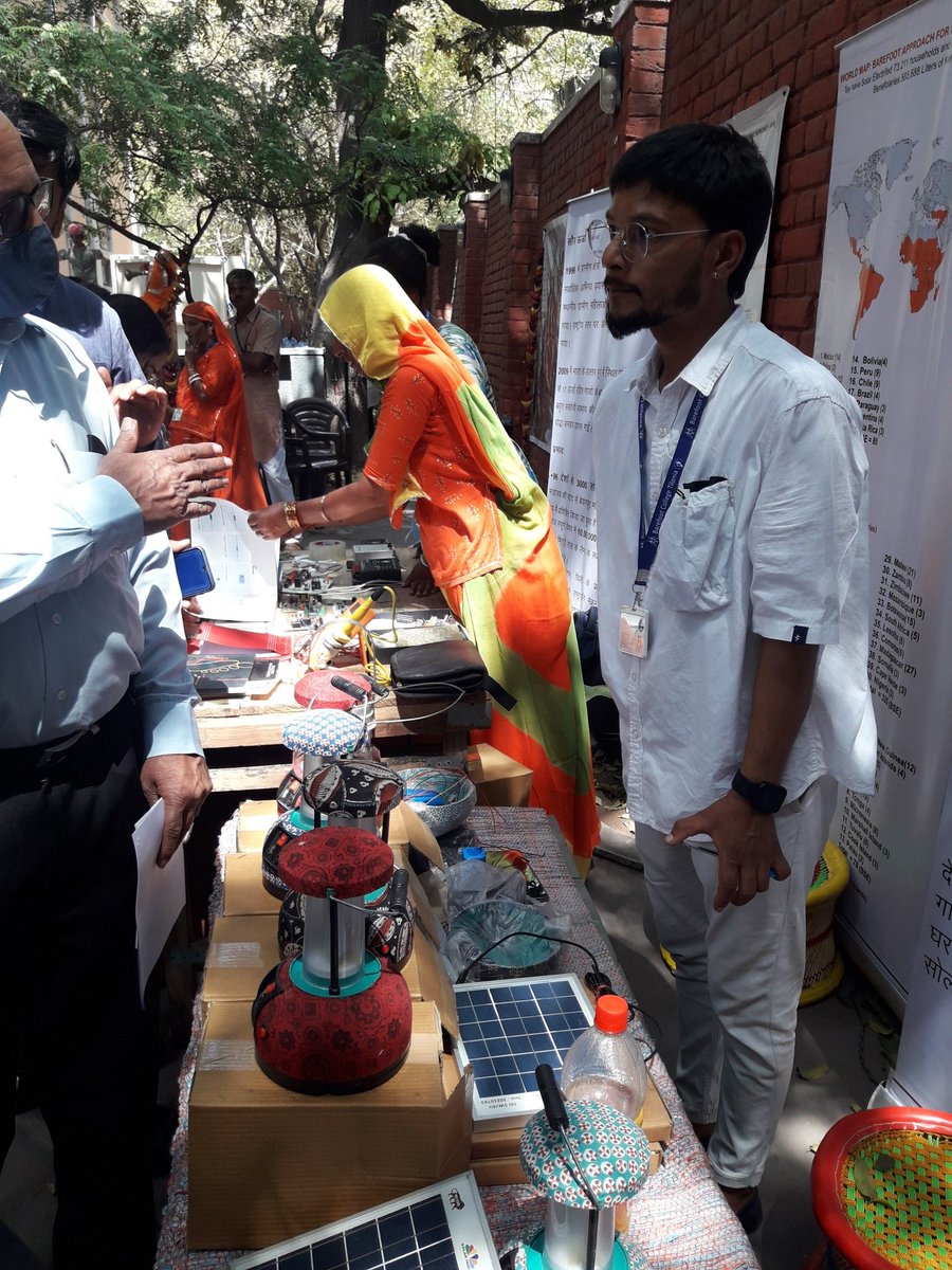 MThirukode's tweet photo. Jhokim Chacha &amp; Solar Mamas are lighting homes and villages across countries in Africa, Pacific Islands and Southeast Asia, through indigenous solar lamps &amp; home lighting systems! Barefoot College Tilonia @ 50 #renewableenergy #WomenEmpowerment #SDG7 https://t.co/a9gZKKwKxB