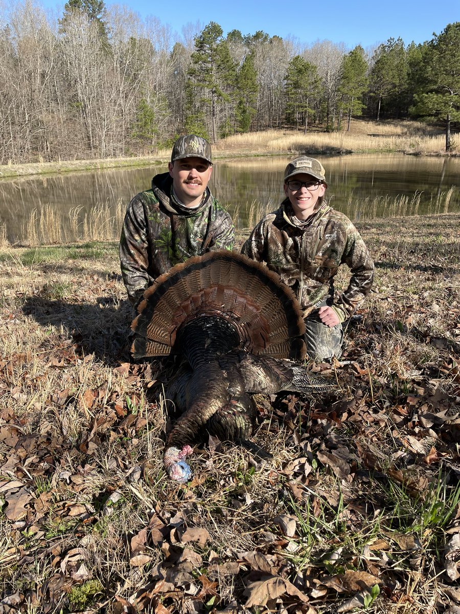 BroNateHamilton's tweet photo. Special day today getting to share this hunt with Hiett. That dude sure tasted good too! https://t.co/Vdru2LfxEF