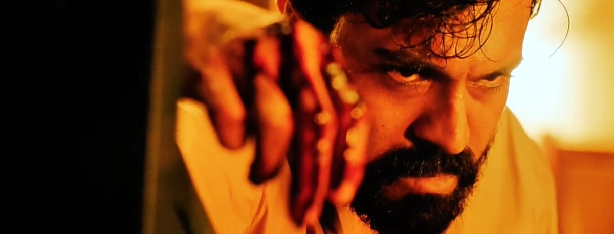 BeingLekhu's tweet photo. Remember These Scenes ! #RamCharan Overshadowed Everyone &amp; Stole the show 🔥 His Acting Level OMG 🥵👏 I cried after watching this scene (2nd pic ) 😭 became his fan of acting. Love u charan 🙏 wishing a very happy birthday &amp; massive success for #RRR 

#HappyBirthdayRamCharan https://t.co/lHpmDHxJ3R