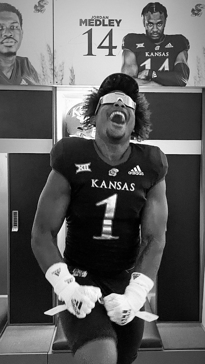 djjohnson232's tweet photo. Great visit at Kansas ! 💙❤️ #RockChalk @CoachBorland @CoachSimps @DutchtownFB1 https://t.co/edi80bvKEf