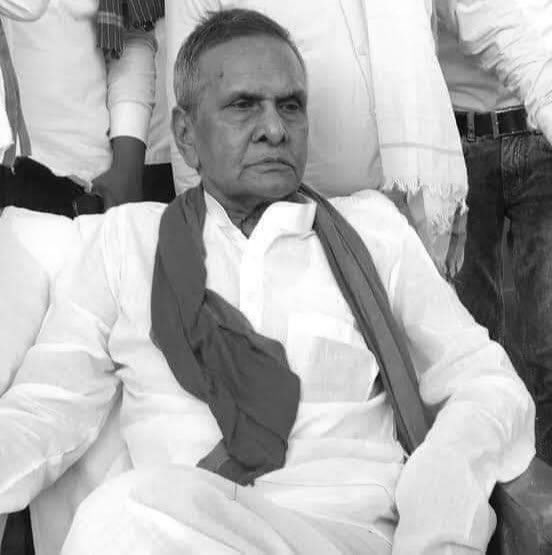 yadavakhilesh's tweet photo. सपा के संस्थापक सदस्य एवं वरिष्ठ नेता स्व. बेनी प्रसाद वर्मा जी की पुण्यतिथि पर भावपूर्ण श्रद्धांजलि। https://t.co/fuGfzfKdpk