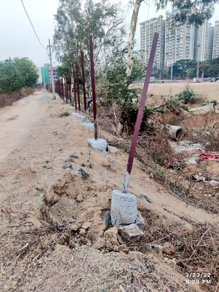 vinay_vangala's tweet photo. Need ur immediate att'n @KTRTRS @CollectorRRD @GandhiArekapudi 
Brought to ur team b4 abt without sand works too but our efforts r gng invain! 
Poorest quality of works executed by EWIDC Engineering Wing
Loc: Meedhikunta Lake, Miyapur
@arvindkumar_ias @HiHyderabad @DonitaJose https://t.co/t75jFw3gwI