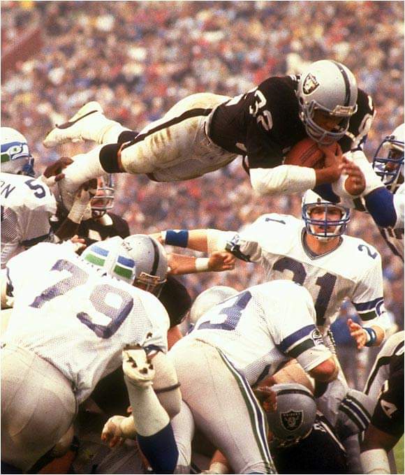 HansomRansom4's tweet photo. Happy birthday Marcus Allen. #marcusallen #losangelesraiders #USC #nflhalloffame #kansascitychiefs #nflchamps https://t.co/RnvBkBS6MU