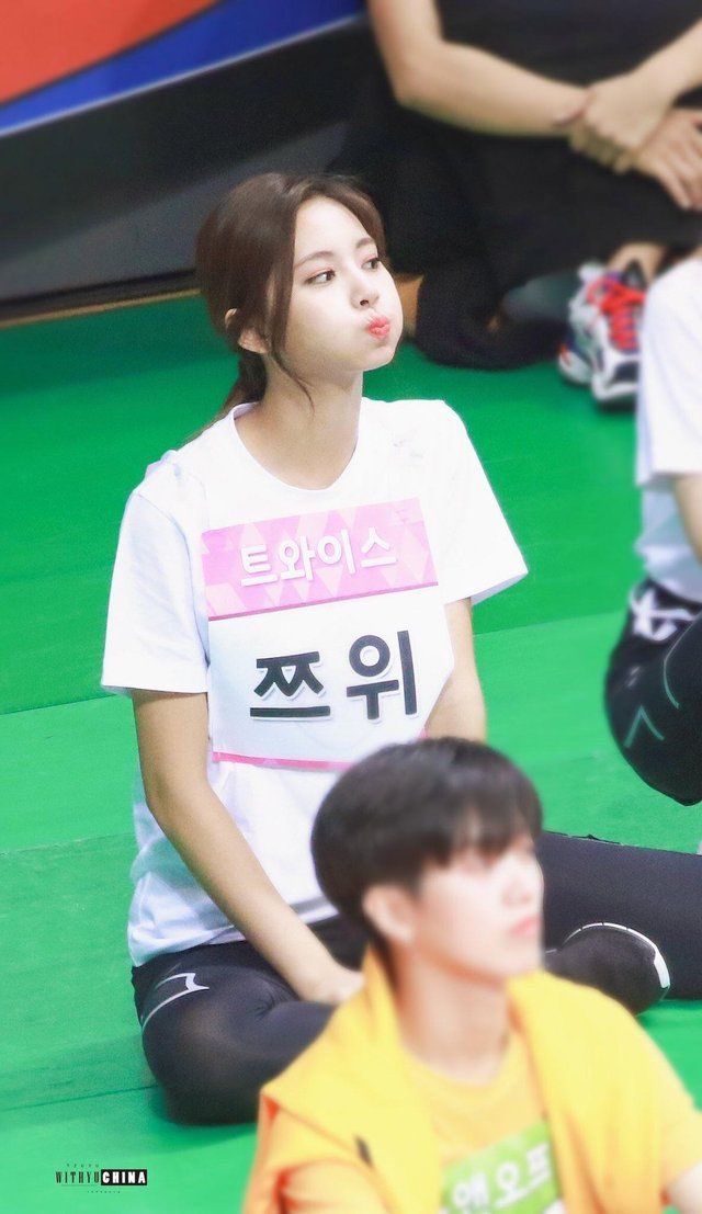 twice_tzuyu21's tweet photo. ほっぺたぷっくりツウィたんを共有したい💙🦌🐶
#TWICE  #TWICE4 #TZUYU #TZUYUxZOOC #ツウィ https://t.co/cHnIbZQrB4
