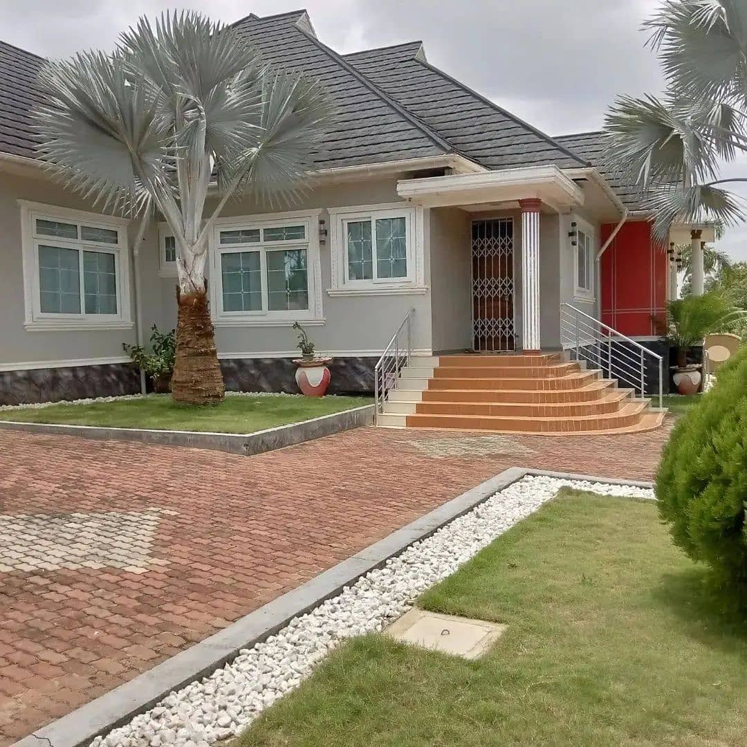 dalalitesha's tweet photo. HOUSE FOR RENT
LOCATION NEAR TEGETA WAZO MIVUMONI
FIXED PRICE: MILION 1 KWA MWEZI
KODI ILIPWE YA MIEZI 6
4BedRoom &amp; 2Sel Contained &amp; Kitchen &amp; Dinning &amp; SittingRoom &amp; Public Toilet &amp; Tiles Spain &amp; Gypsum
CONTACT:
0714-021698
0754-470902
0788-193206 https://t.co/yc3jBL2txX