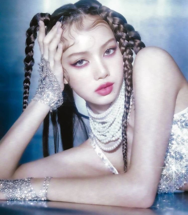 lisaholics_'s tweet photo. Hey love, congratulations in turning 25 🎉 I'm proud of you. You're the one who got me into BP and since that day, my love for you only grew. You inspire me to be a better version of myself.

HBD LALISA MANOBAL
#SuperstarLalisaDay 
#LovingLisaDay 
#오늘쁘생일인데어쩔릴리 https://t.co/r2icKcVBIm