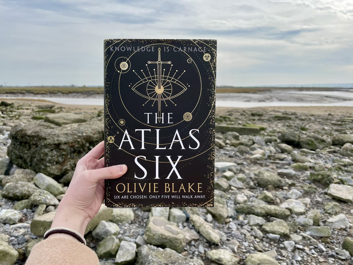 ERWeatherburn's tweet photo. @bertsbooks This fascinating fantasy book! https://t.co/zCJviaGaGp