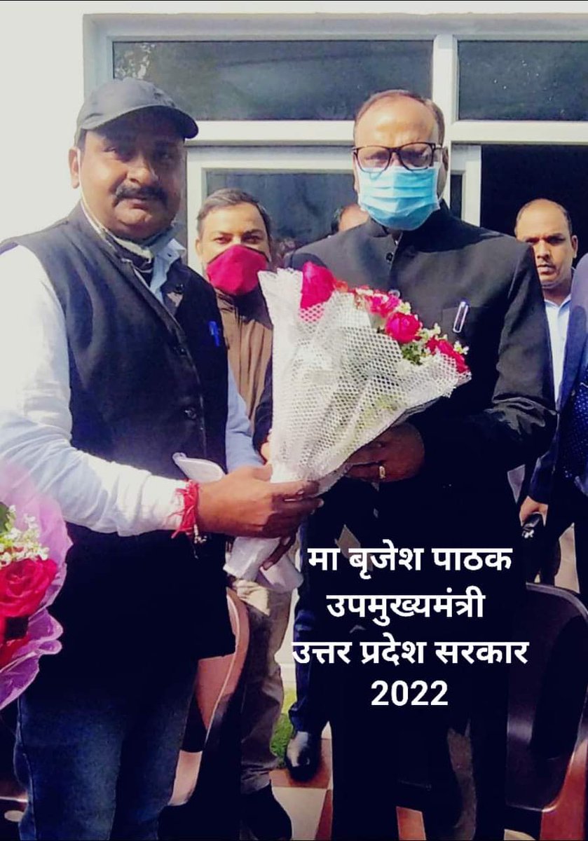 trainer_of's tweet photo. @brajeshpathakup 
@SpecialCoverage 
@AgrawalRMD 
@GorakhnathMndr 
@prabhasakshi 
@aajtak 
@apnlivehindi 
गोरखपुर में माननीय बृजेश पाठक जी को शपथ लेने के बाद मिठाइयां खिलाकर आतिशबाजी खेल शिक्षक  बीपीएड (प्रदेश अध्यक्ष) देवेंद्र पांडेय के नेतृत्व में किया गया
#बीपीएड_भर्ती https://t.co/WJOM5RMF7S