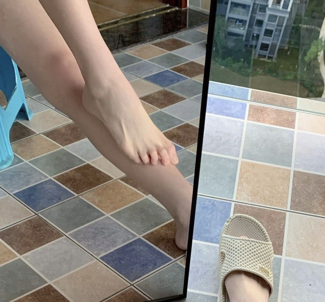 A042300's tweet photo. 什么时候才能舔到妹妹们的裸足呢

#反差婊 #母狗 #淫妻 #绿帽 #露出 #骚逼 #合成 #颜射 #脱衣 #意淫 #射屏 #换脸 #丝袜 #做图 #绿帽 #绿奴 #SM #人妻 #羞辱 #3P #定制 #出卖 #ntr #网红 #福利 #裸足 #身边人 #射鞋 https://t.co/0nhWXQw2Fq