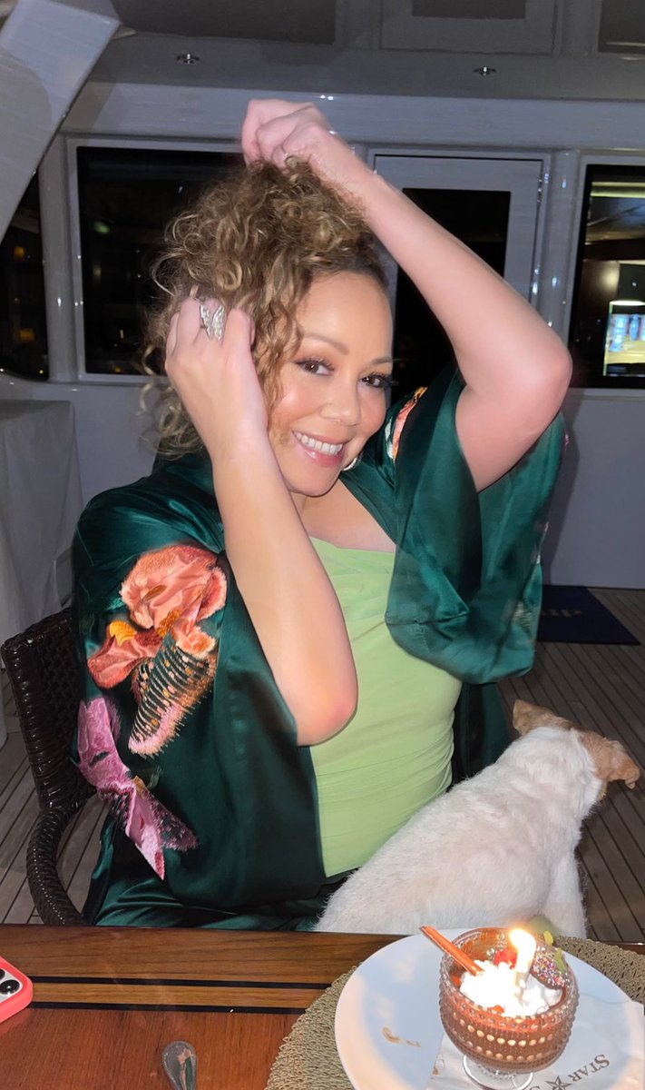 MariahCarey's tweet photo. 3.27 🎉 https://t.co/7LhDgdZIjF