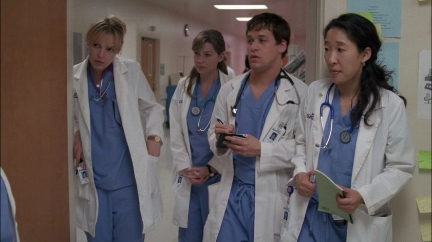 SeriesUpdateFR's tweet image. Il y a 17 ans, la série Grey's Anatomy diffusait son premier épisode.🩺