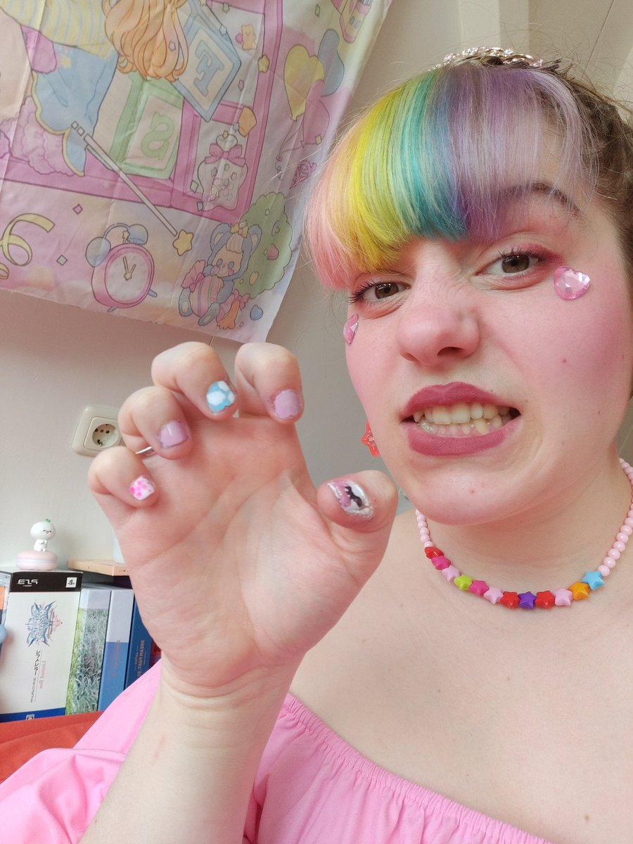 honeyplummm's tweet photo. The birthday look of yesterday!!! With my renewed rainby bangs! 🌈🌈🌈
💕
#birthday #birthdaygirl #ootd #look #rainbow #rainbowbangs #princess #tiara #outfit https://t.co/8TvjMFbaSg