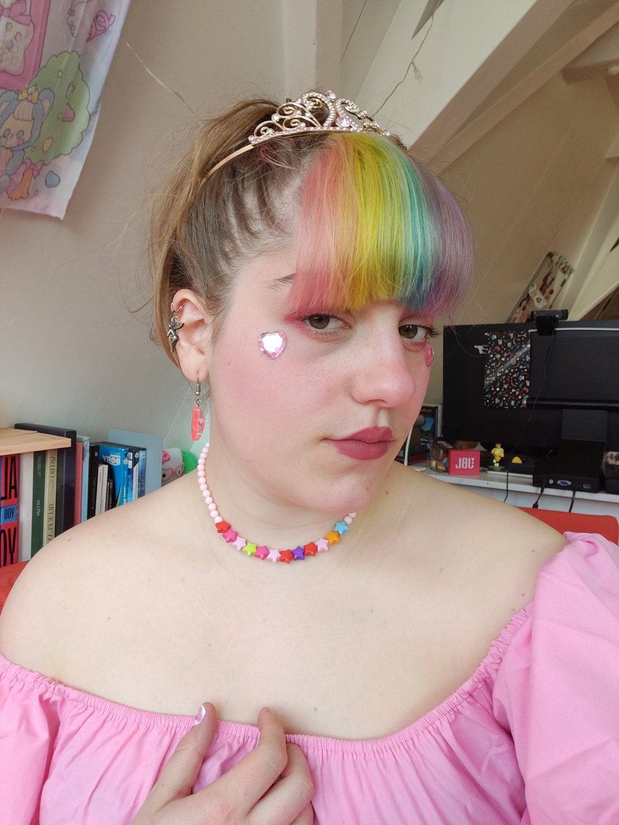 honeyplummm's tweet photo. The birthday look of yesterday!!! With my renewed rainby bangs! 🌈🌈🌈
💕
#birthday #birthdaygirl #ootd #look #rainbow #rainbowbangs #princess #tiara #outfit https://t.co/8TvjMFbaSg