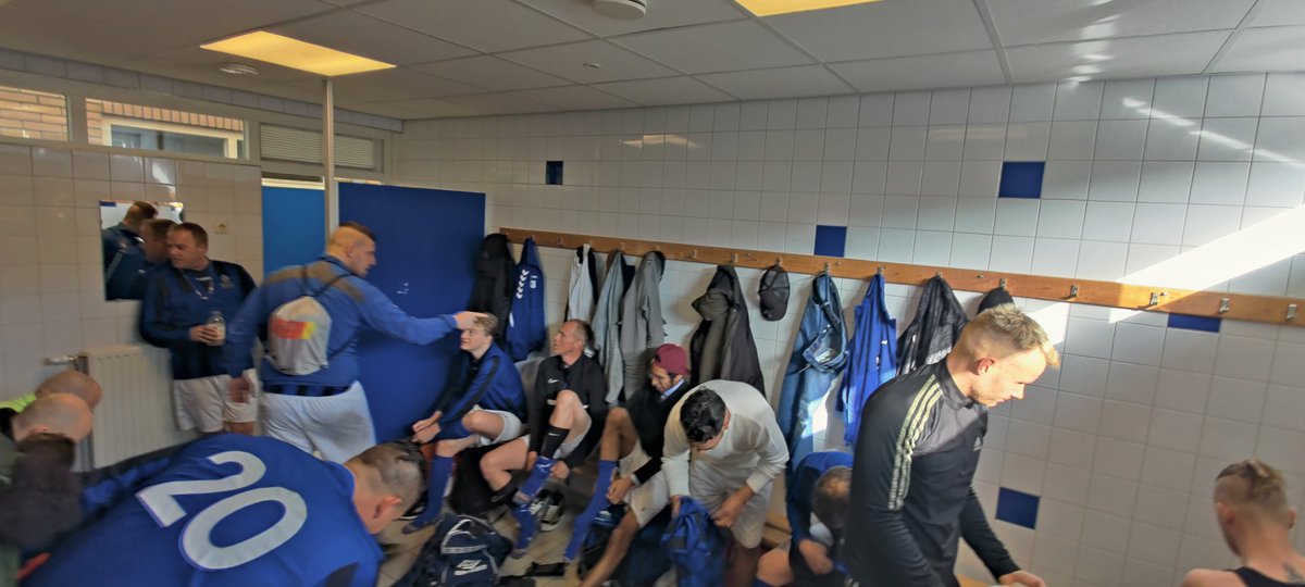 Tubanters4's tweet photo. Zo dadelijk mogen we spelen tegen LSV - 4 ... The boys zijn er klaar voor!!

#TBS4 #tubanters #kelderklasse https://t.co/HPf3sNFLNT